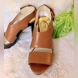 ✨ NWOT Michael Kors Brown Leather Pumps ✨